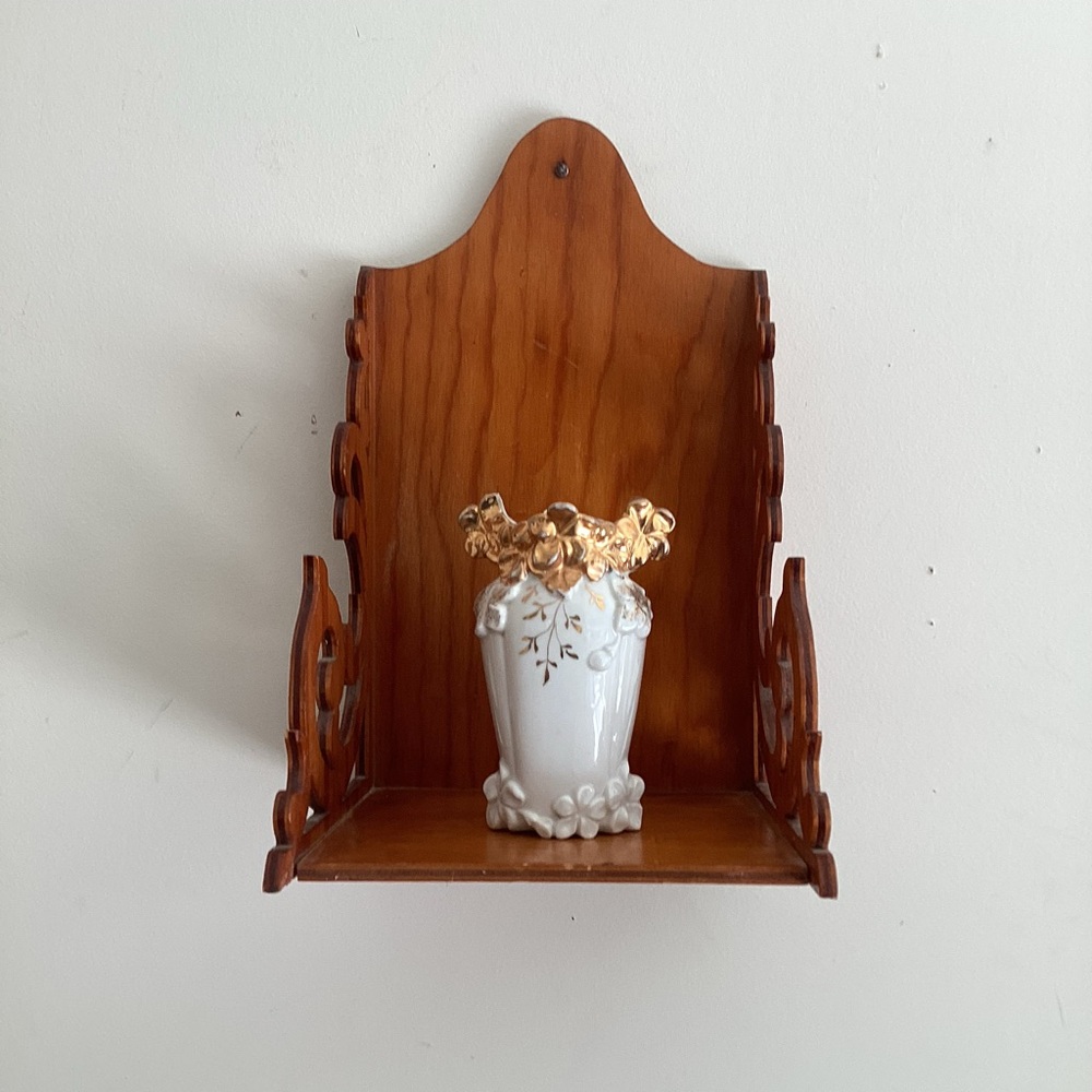 Elegant Vintage Brown Wooden Wall Shelf - Picture 4 of 11